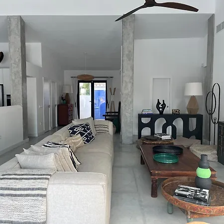 Villa Palmerie - Private Design-Led Luxury Villa With Pool, Gardens & Mediterranean Calm - Sea View, Near Beach, Sleeps 12 Sitio de Calahonda